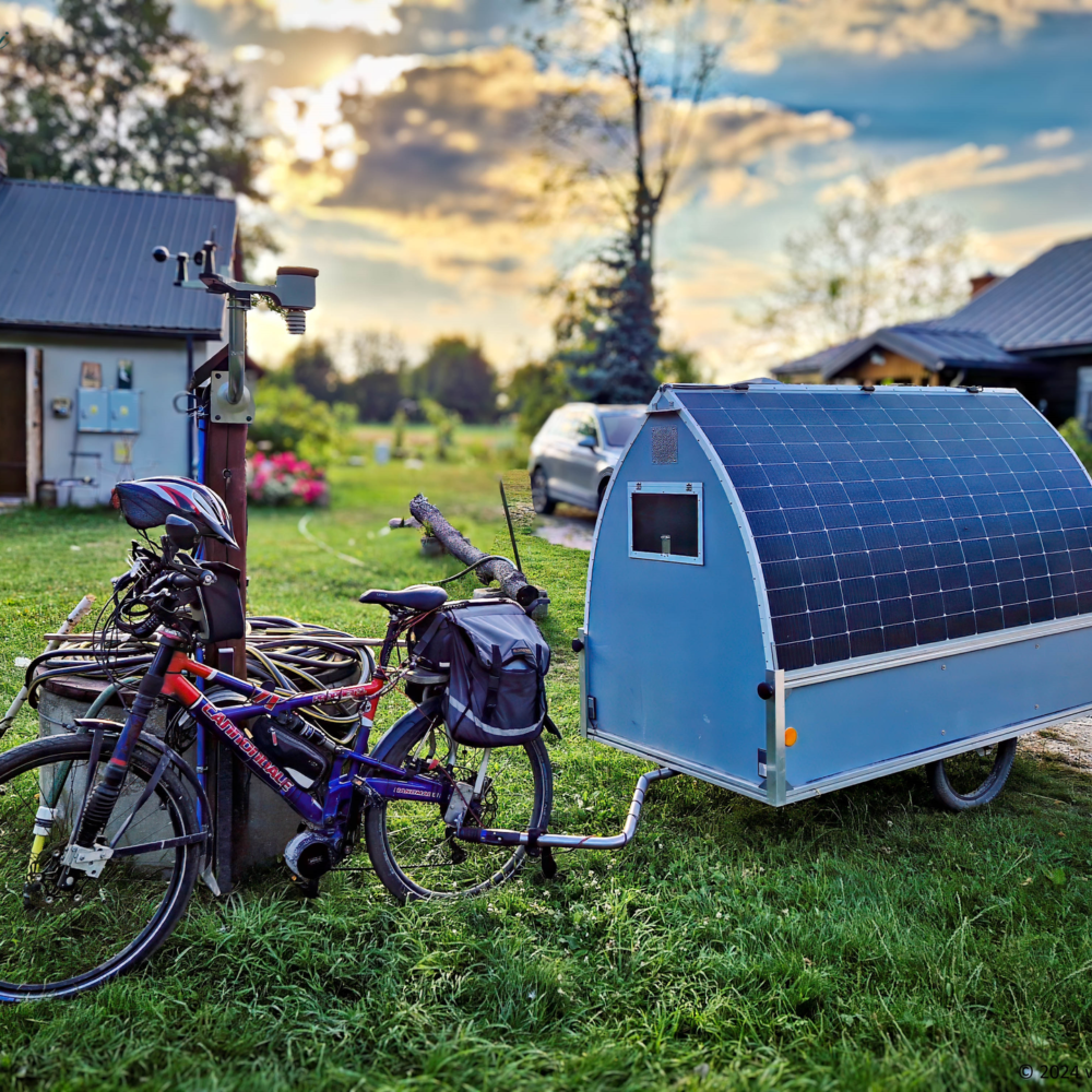 Bicycle with photovoltaik trailer